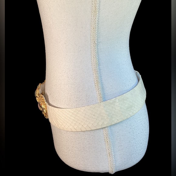 Vintage 1980’s Judith Lieber Foo Dogs Python & Gemstone Belt. (mc) - Picture 15 of 16